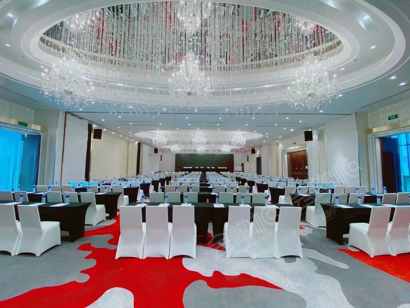 上海四星级酒店最大容纳300人的会议场地|上海虹桥西郊假日酒店的价格与联系方式